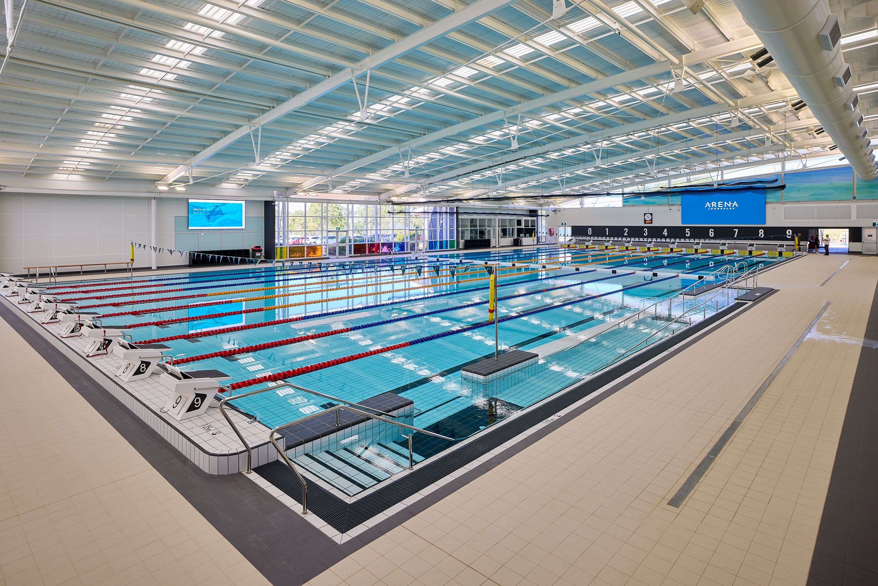 Accessible entrance to the 50m pool